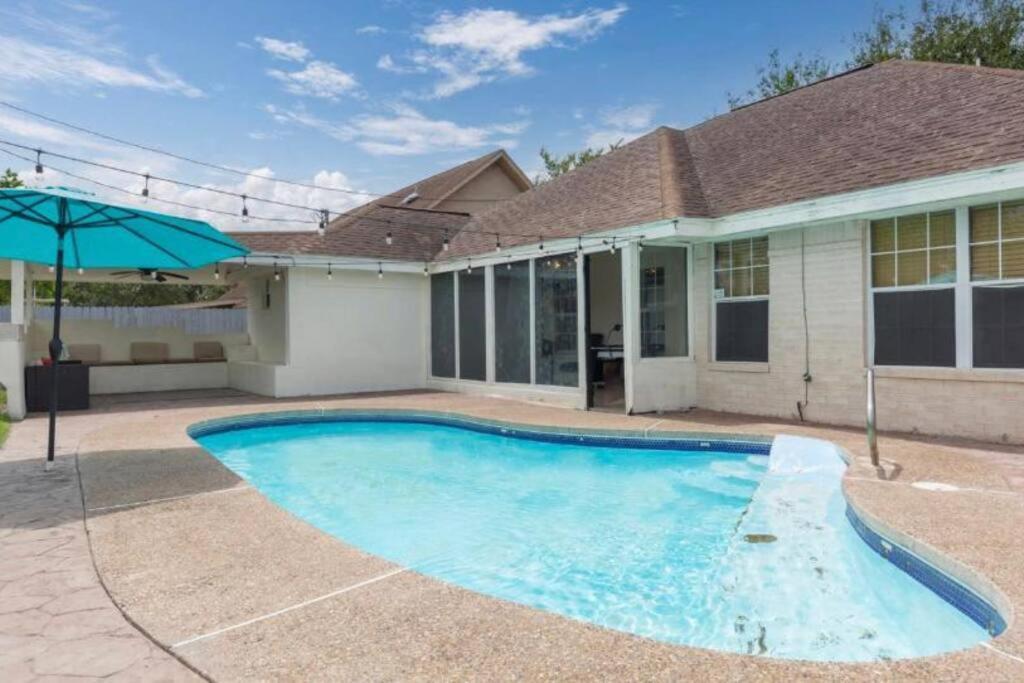 4br With Pool, Shopping & Hébergement de vacances McAllen