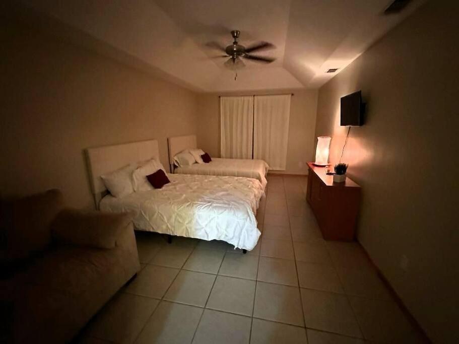 4br With Pool, Shopping & Hébergement de vacances *