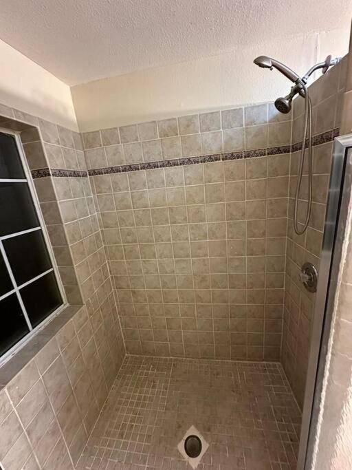 4br With Pool, Shopping &